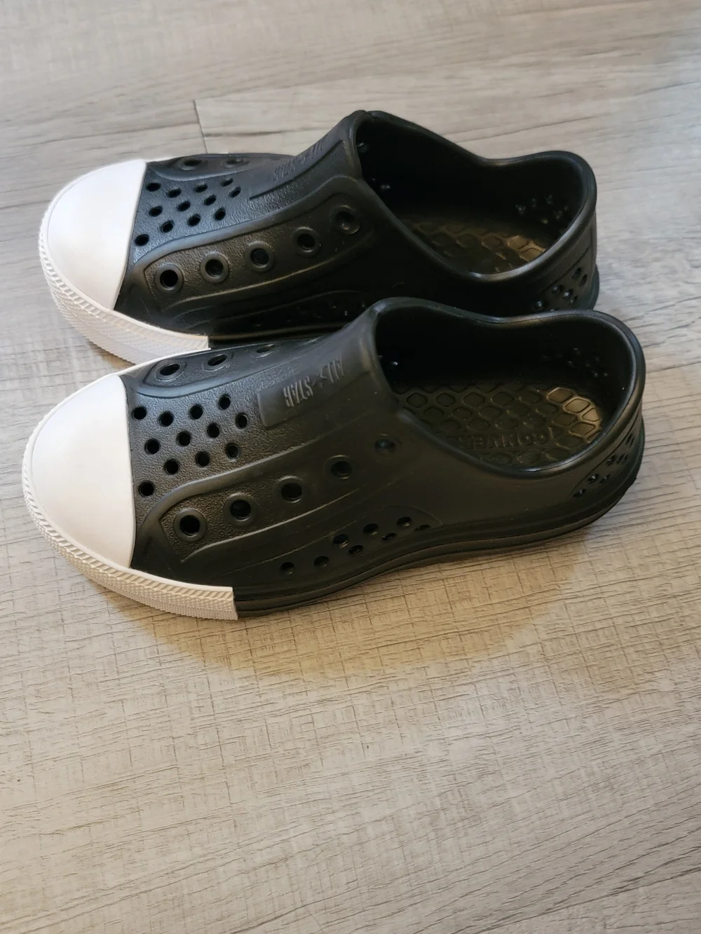 Converse slip water